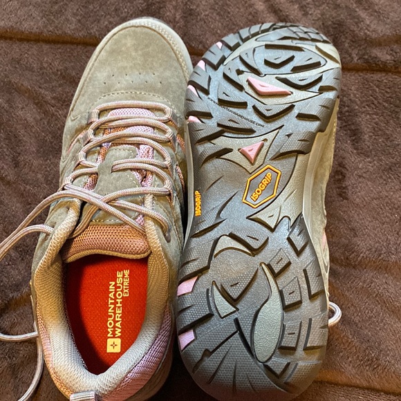 Mountain hiking, water proof, iso grip Technology,light weight - Picture 1 of 5